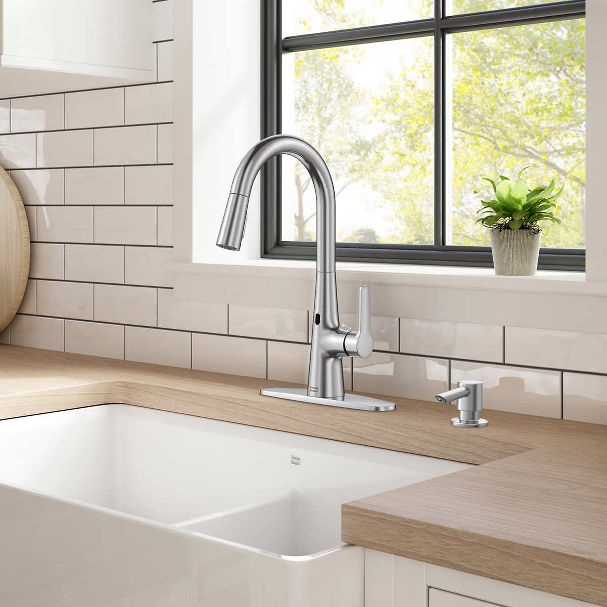 American Standard Calusa Touchless Pulldown Kitchen Faucet | Costco